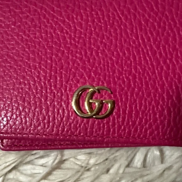 Gucci Fuchsia Compact Leather Wallet - Picture 6 of 15